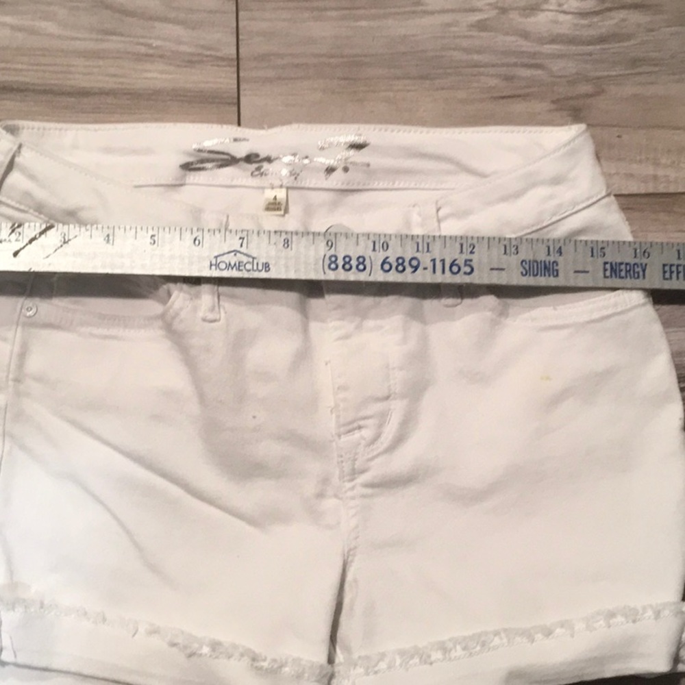 Seven shorts - Picture 4 of 6